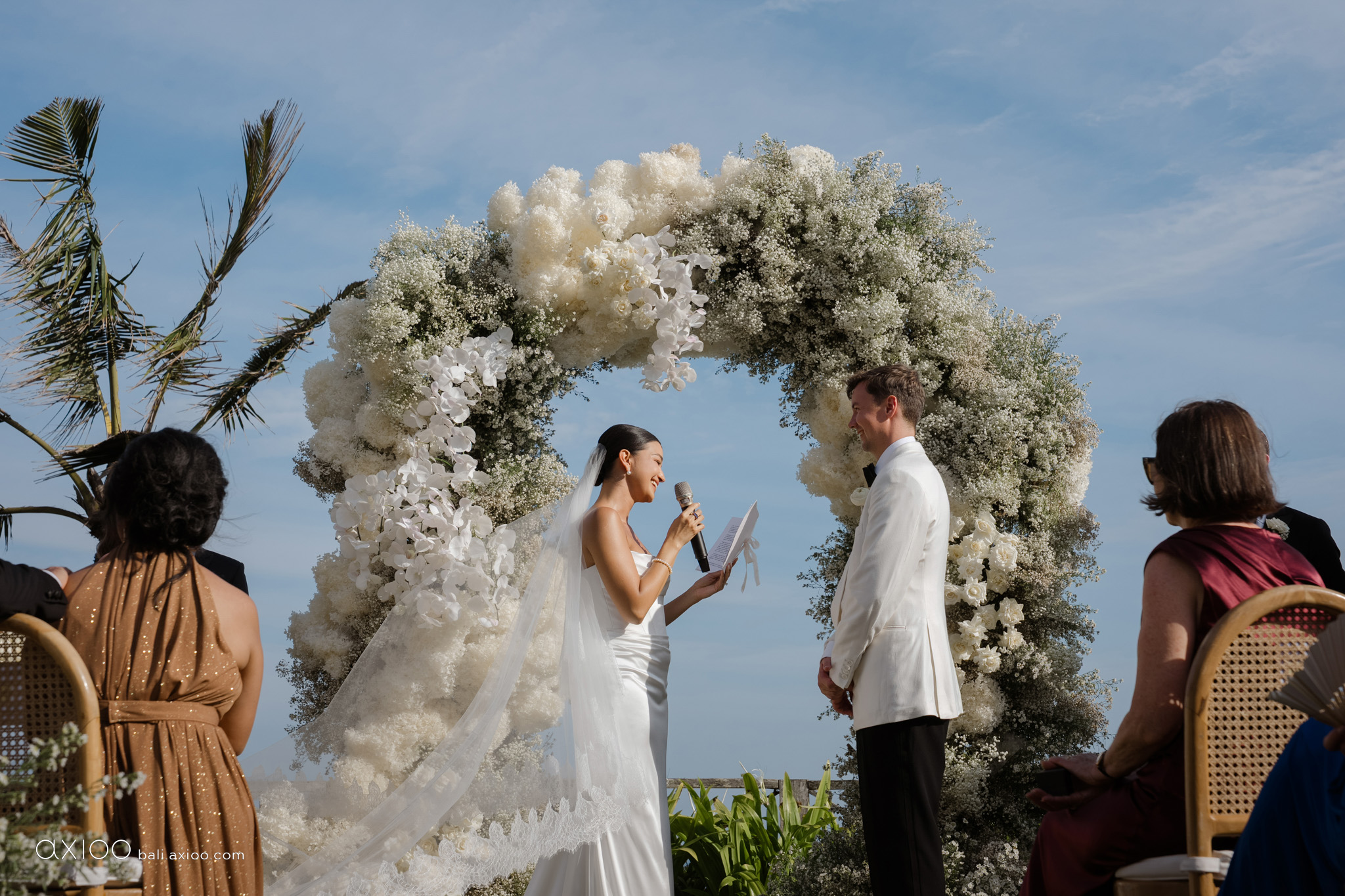 Axioo: In the Spur of the Moment